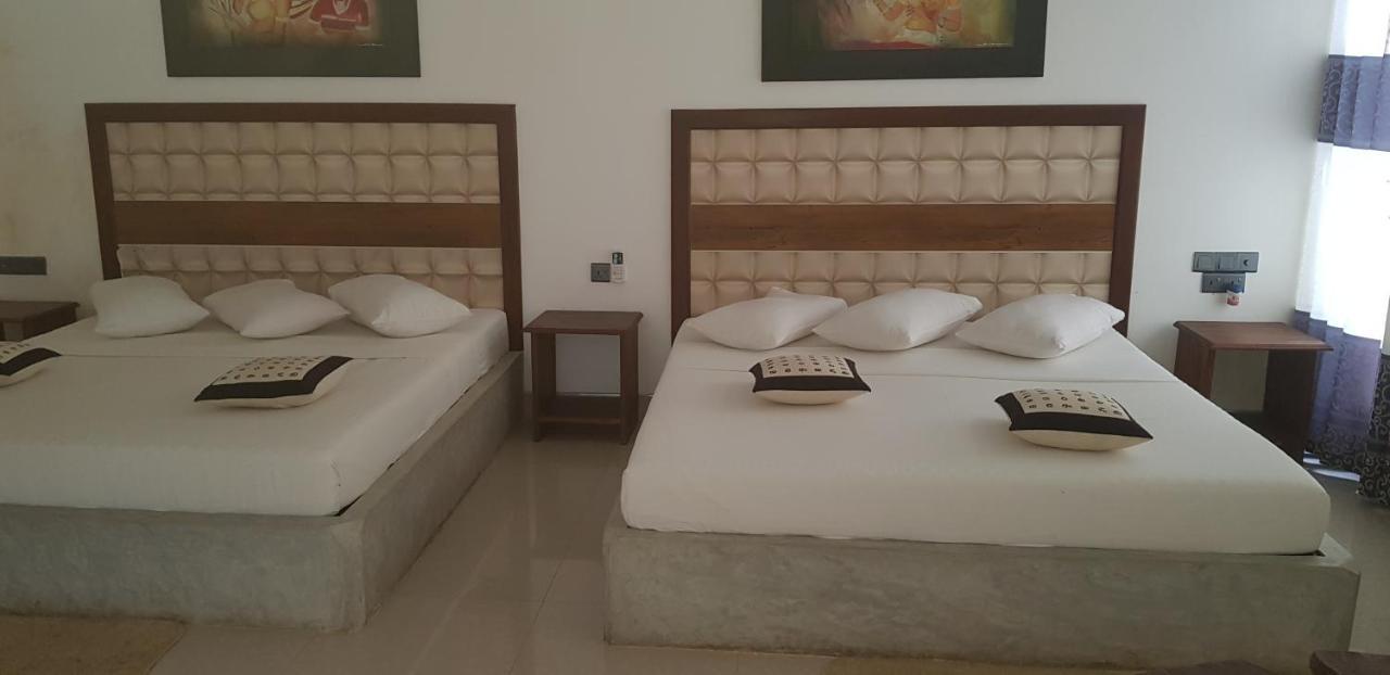 Margosa Lake Resort อนุราธปุระ ภายนอก รูปภาพ