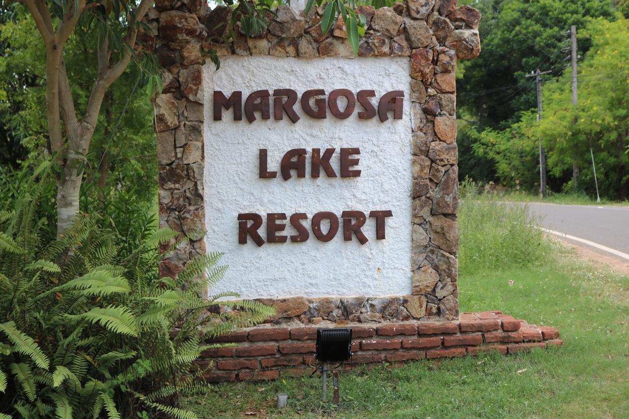 Margosa Lake Resort อนุราธปุระ ภายนอก รูปภาพ