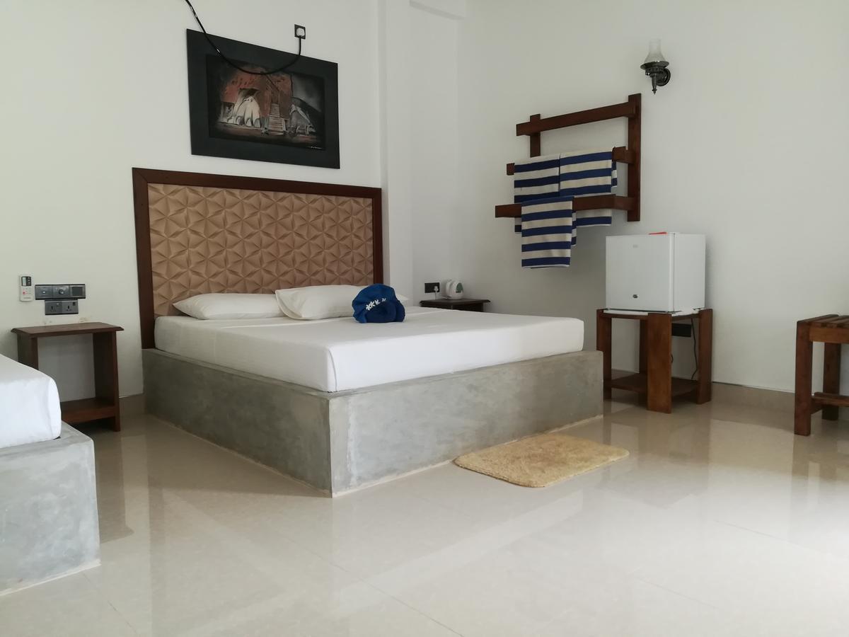 Margosa Lake Resort อนุราธปุระ ภายนอก รูปภาพ